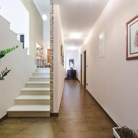 Five Bedroom Holiday In Nyaraló *