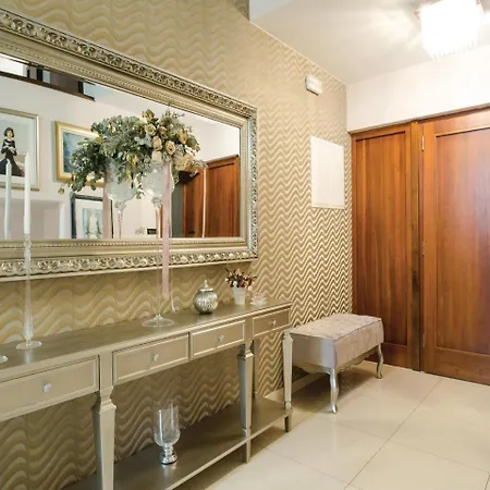Five Bedroom Holiday In Nyaraló *