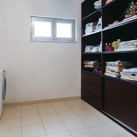 Five Bedroom Holiday In Nyaraló Metković