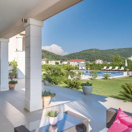 Nyaraló Five Bedroom Holiday In Metković
