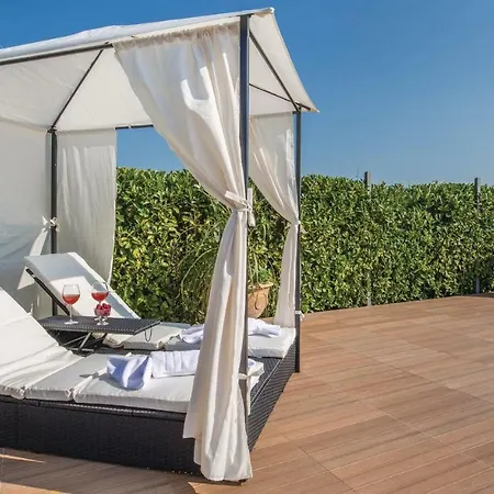 Five Bedroom Holiday In * Metković