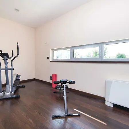 Five Bedroom Holiday In Nyaraló *