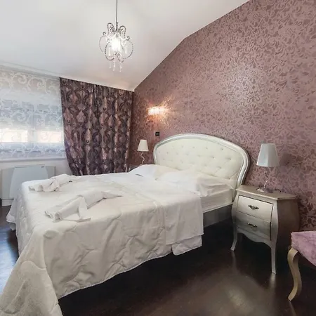 Five Bedroom Holiday In Nyaraló *