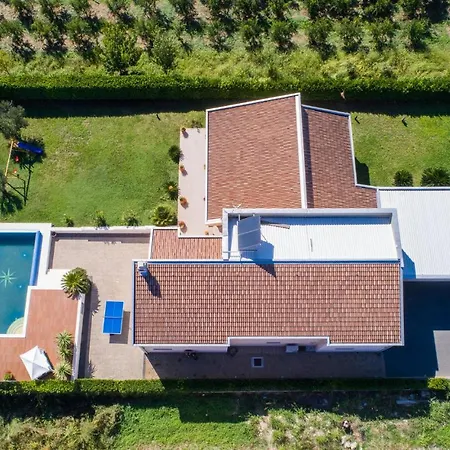 Five Bedroom Holiday In * Metković