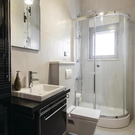 Five Bedroom Holiday In * Metković