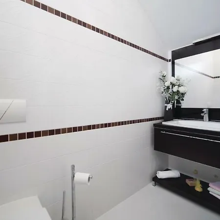 Five Bedroom Holiday In * Metković
