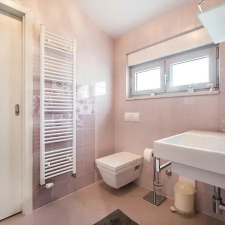 Five Bedroom Holiday In