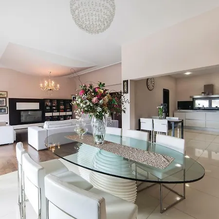 Five Bedroom Holiday In * Metković