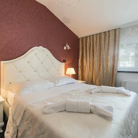 Five Bedroom Holiday In * Metković